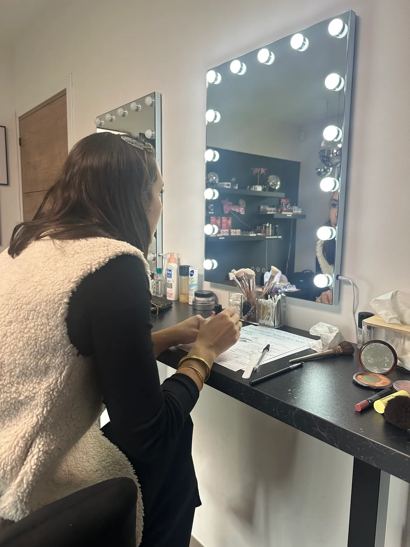 Cliente en cours de maquillage individuel au Studio Kelly Clément